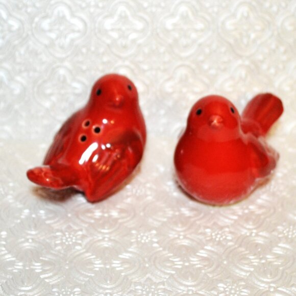 Ceramic Red Birds Salt And Pepper Shakers Tableware Dining Serveware Decor - Picture 1 of 5